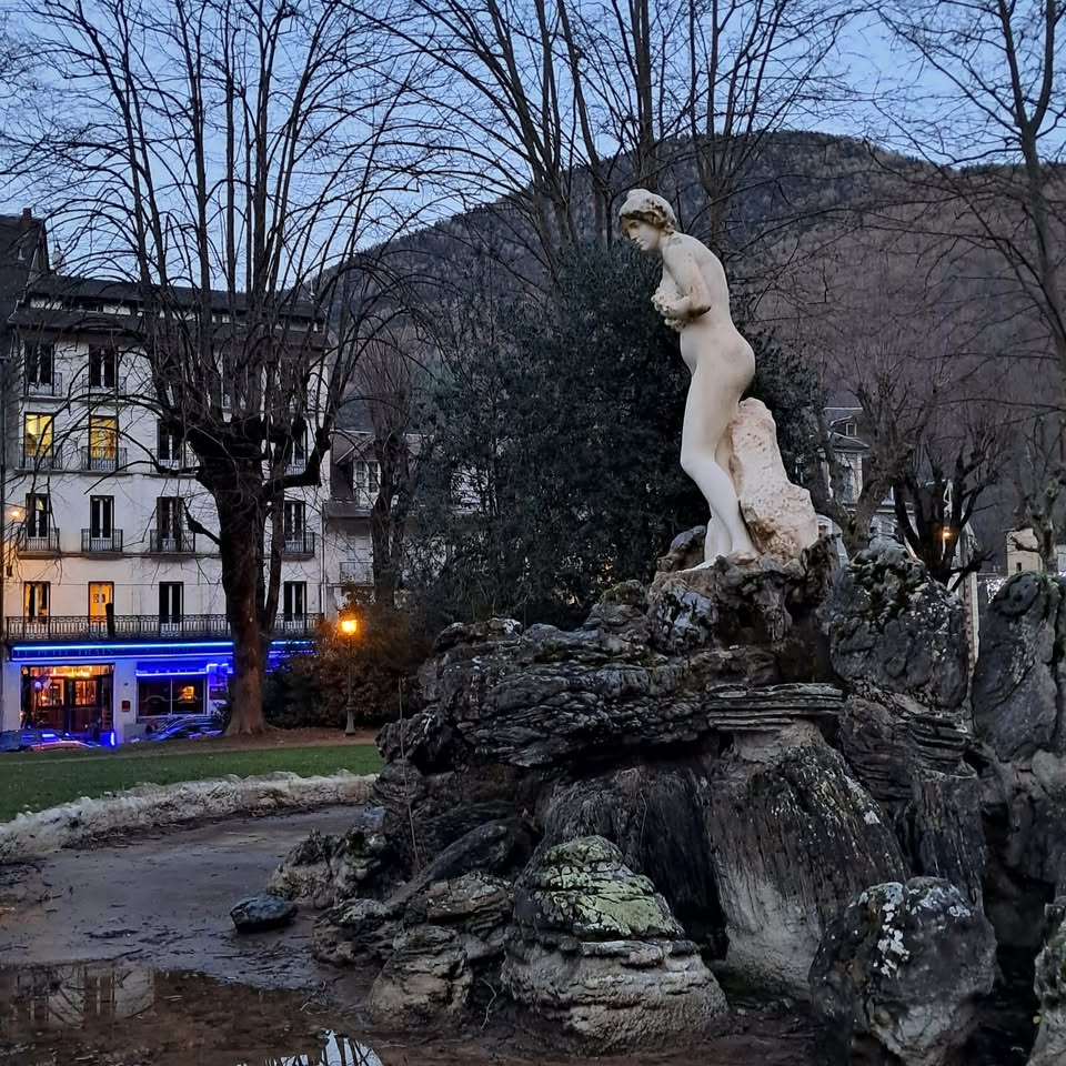 aparthotel à luchon face aux thermes studio cure thermale luchon hotel 2 étoiles luchon pyrenees train touristique luchon thermes